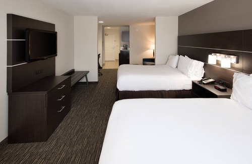 Andover Hotel | Holiday Inn Express Hotel & Suites East Wichita I-35 Andover by IHG