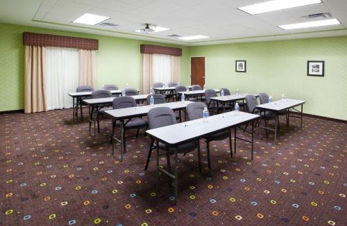 Van Wert Hotel | Holiday Inn Express Hotel & Suites Van Wert by IHG