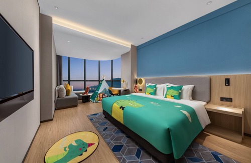 Jiangmen Hotel | Holiday Inn Express Jiangmen Yinhu Bay by IHG