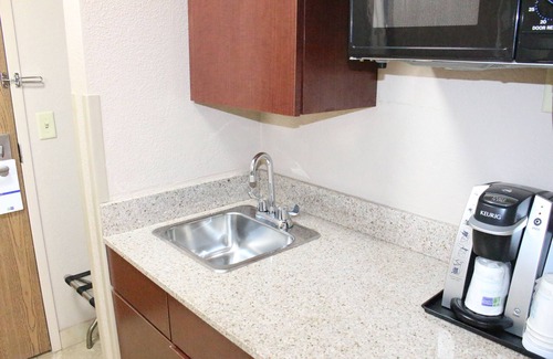 Kansas City Hotel | Holiday Inn Express Kansas City-Liberty by IHG