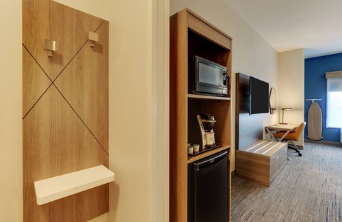 Leland Hotel | Holiday Inn Express Leland - Wilmington Area by IHG