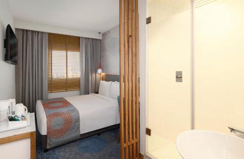 Pimpri Colony Hotel | Holiday Inn Express Pune Pimpri by IHG