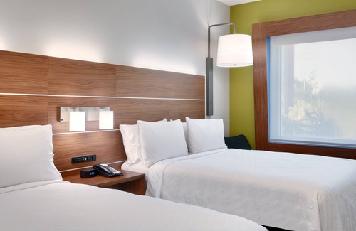 Gainesville Hotel | Holiday Inn Express & Suites Gainesville I-75 by IHG