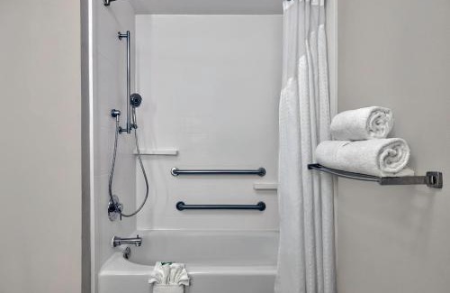 Waldron Hotel | Holiday Inn Express & Suites Kansas City Airport by IHG