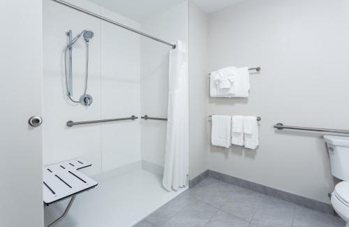 Rice Lake Hotel | Holiday Inn Express & Suites - Rice Lake by IHG