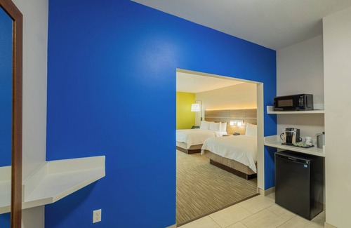 Lindale Hotel | Holiday Inn Express & Suites Lindale – Tyler by IHG