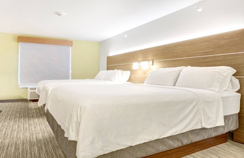 Portland Hotel | Holiday Inn Express & Suites Portland by IHG