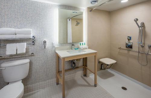 Halifax Hotel | Holiday Inn Express & Suites Halifax - Bedford by IHG