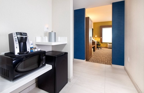 Enfield Hotel | Holiday Inn Express & Suites Halifax Airport by IHG