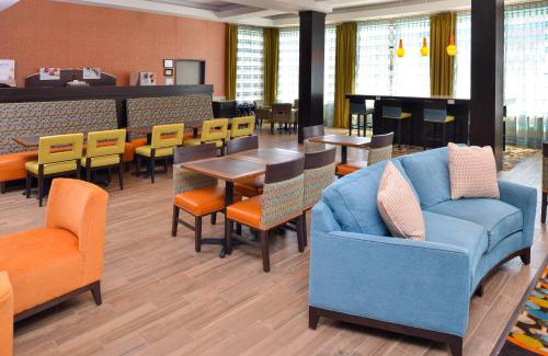 Sweetbriar Hotel | Holiday Inn Express & Suites Austin South by IHG