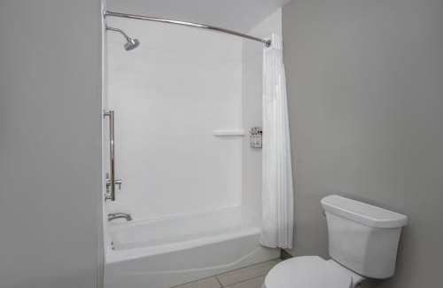 Clinton Hotel | Holiday Inn Express & Suites Clinton by IHG