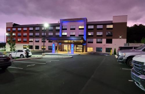 Mechanicsburg Hotel | Holiday Inn Express & Suites - Harrisburg S - Mechanicsburg by IHG