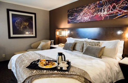 Harbor Hotel | Holiday Inn Long Beach Airport Hotel and Conference Center by IHG