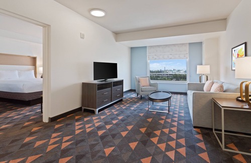 Florida Center Hotel | Holiday Inn & Suites Across From Universal Orlando by IHG