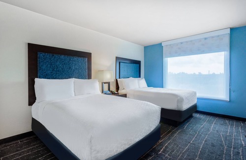 Florida Center Hotel | Holiday Inn & Suites Across From Universal Orlando by IHG
