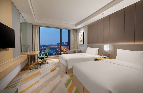 Bin Hu District Hotel | Holiday Inn Wuxi Taihu New City by IHG