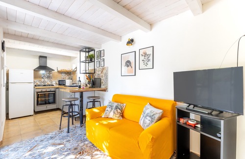 Santa Maria del Focallo House | Holiday Home 'Casa Felici In 2' with Private Pool, Wi-Fi and Air Conditioning