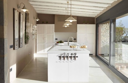 Forallac Villa | holiday vacation large villa rental spain, costa brava, barcelona area, girona, pool, air conditioning, wi-fi internet,