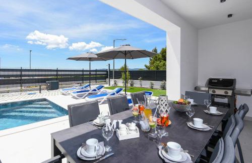 Stankovici Villa | Holiday Villa MI