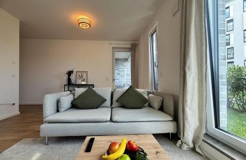 Schoenefeld Apartment | HolidayHome Apartments I Airport Deluxe Condo with Terrace