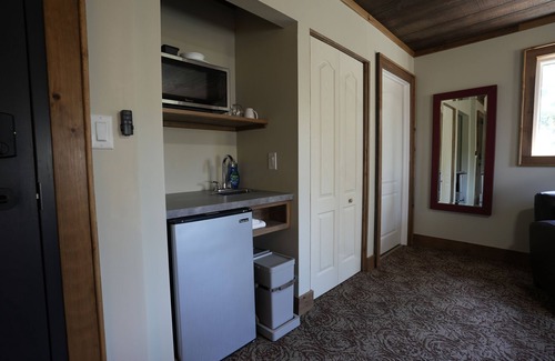 Algonquin Highlands Cabin | Hollow Valley Resort