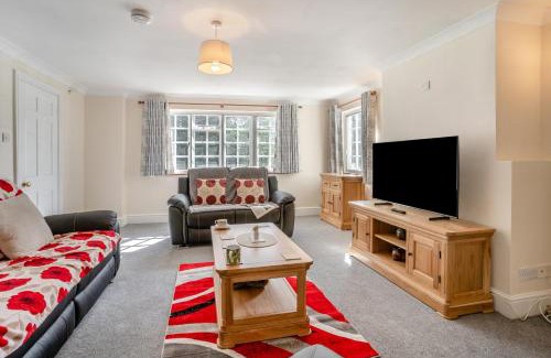 Llanfihangel Tal-y-llyn House | Holly Cottage - Scethrog