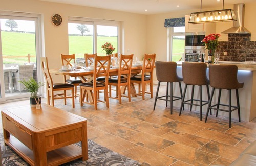 Forden Cottage | Holly Lodge