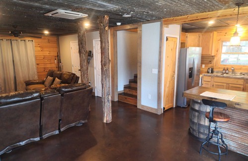 Heber Springs Cabin | Hollyn's House: 2 BR, 1 BA Cabin/Bungalow in Heber Springs, Sleeps 4