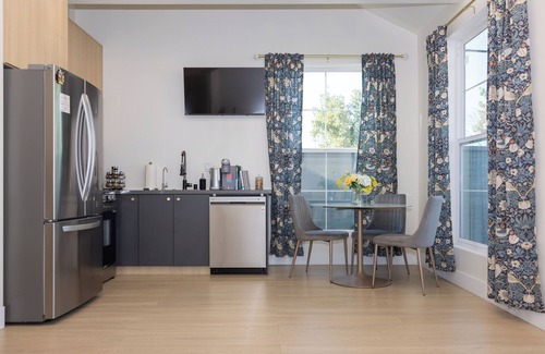 Burbank House | Hollywood Family Nest in Burbank, Steps to Studios!