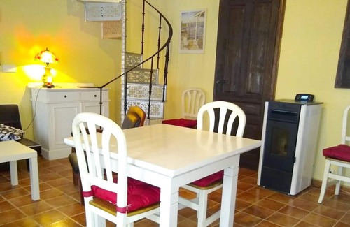 San Martin de Valdeiglesias Apartment | Homerez - Appartement for 5 ppl. with terrace at San Martín de Valdeiglesias