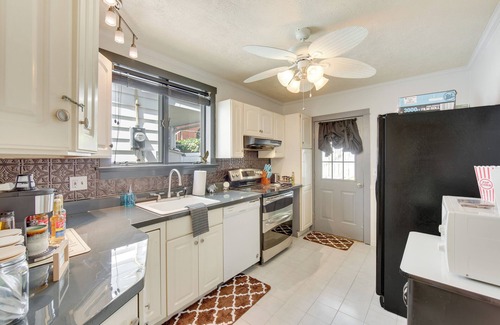 Mount Carmel House | Home 13 Mi to Knoebels Amusement Resort