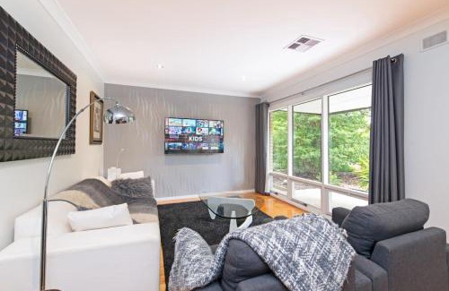 Tea Tree Gully House | Home among the Gum Trees - free wine