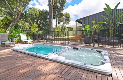 Tea Tree Gully House | Home among the Gum Trees - free wine