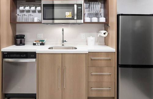 Airport North Apartment | Home Away From Home! Pet Friendly King Suite, Heated Pool & Free Breakfast!