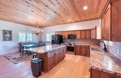 Kanab House | Home in Kanab with Heated Pool! Near Bryce Canyon, Zion, the Grand Canyon, and t