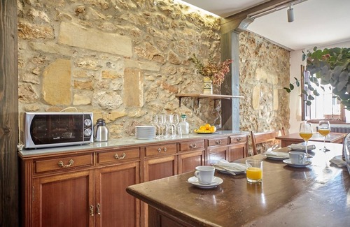 Orena Cottage | Home in Oreña · 8 bedrooms · 11 beds · 8 baths