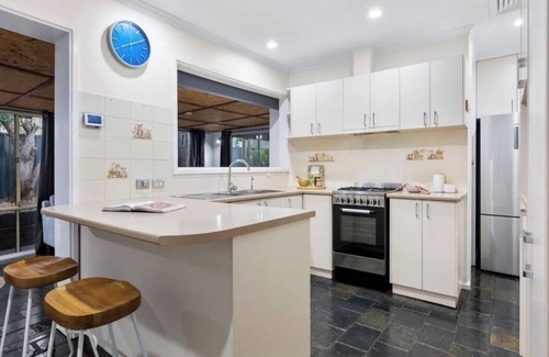 Redwood Park House | Home on Carob is within walking distance to pub, local shopping centre, bus stop