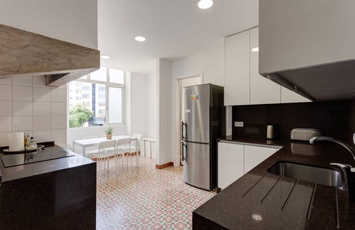 Alto do Pina Apartment | Home Out 4E - 5 Bedroom Apartment with Parking