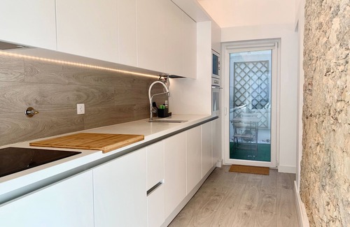 Sao Joao de Deus Villa | Home Out City Villa - 3 Bedrooms with bathroom