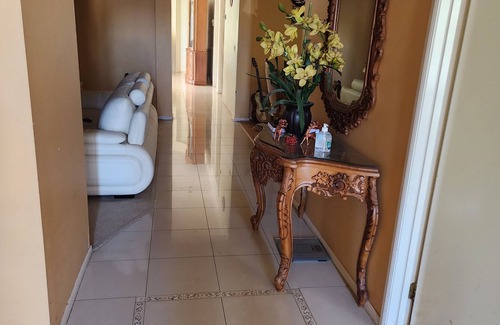 Ravenhall House | Home Stay Caroline Springs!