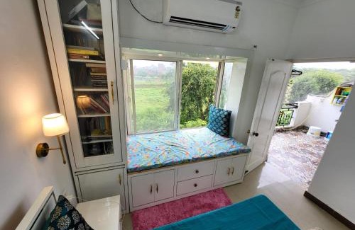 Govardhan Apartment | Home Stay with Giriraj View I On Parikrama Marg I 5 mins to ISKCON & Daan Ghati