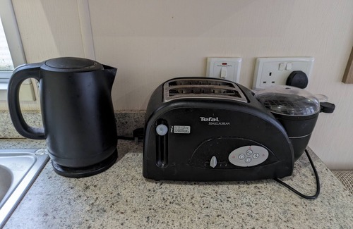 Isle of Portland Ski Chalet | Homely 2 bed Caravan in Portland Dorset