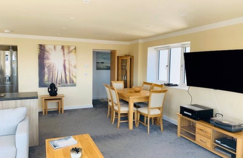 Weston-super-Mare Apartment | Homely 2 bedroom apartment&stunning seaside views