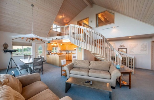 Kachemak House | Homer Oasis Bay Overlook