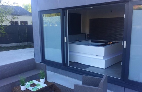 Tournai House | Homerez - Amazing house for 2 ppl. with jacuzzi, garden and terrace at Tournai