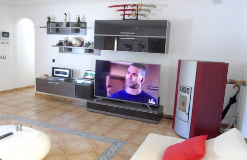 Linares Villa | Homerez - Amazing villa for 6 ppl. with swimming-pool and garden at Linares