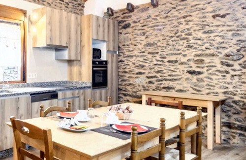 Viana do Bolo Apartment | Homerez - Apt. with View in Mourisca