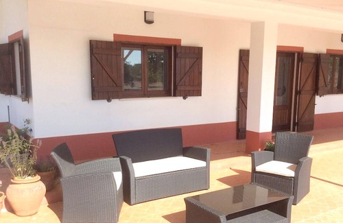 Aldeia dos Palheiros Ski Chalet | Homerez - Chalet for 5 ppl. with swimming-pool, jacuzzi and garden at Ourique
