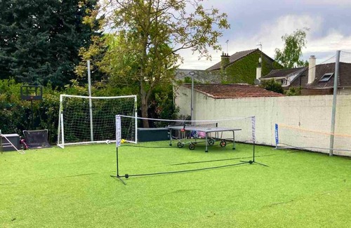 Saint-Brice-sous-Foret Villa | Homerez - Big villa for 12 ppl. with swimming-pool at Saint-Brice-sous-Forêt