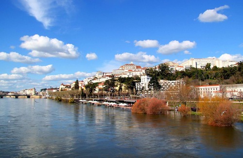 Santo Andre de Poiares House | Homerez - House for 6 ppl. with shared pool and terrace at Vila Nova de Poiares